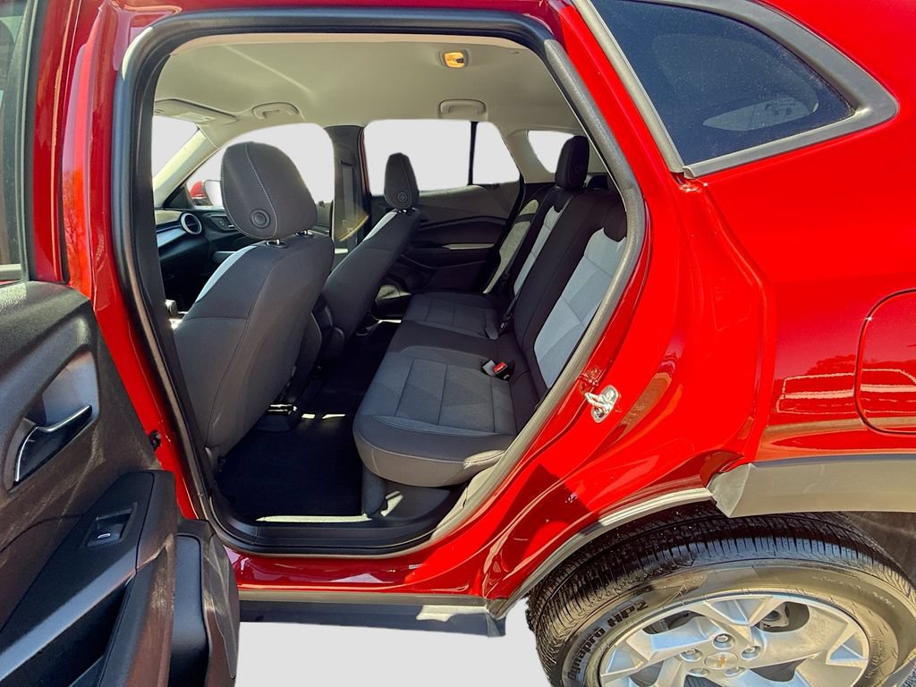 Used 2026 Chevrolet Trax LS w/ LS Convenience Package FWD image 22