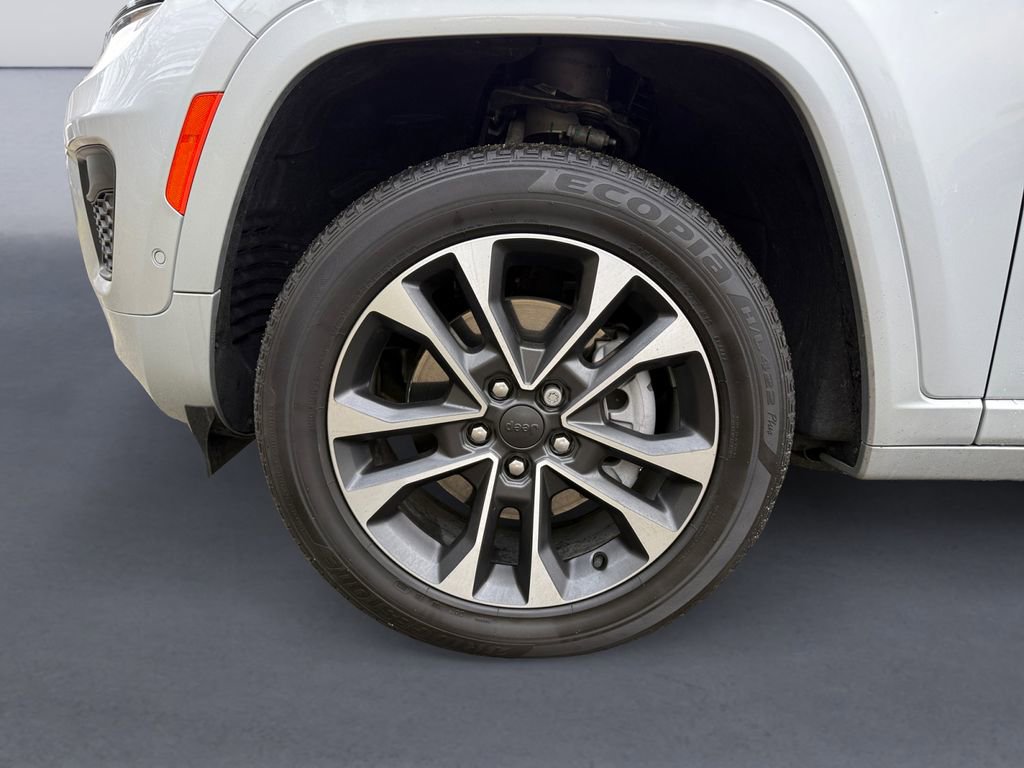 Certified 2024 Jeep Grand Cherokee L Overland w/ Rear Seat Video Group I image 12