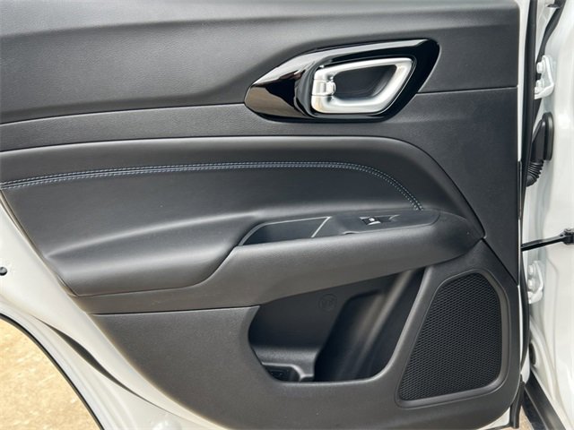 New 2026 Jeep Compass Latitude image 32