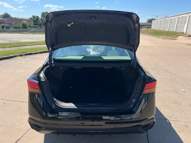 Used 2024 Nissan Altima 2.5 SV FWD image 7