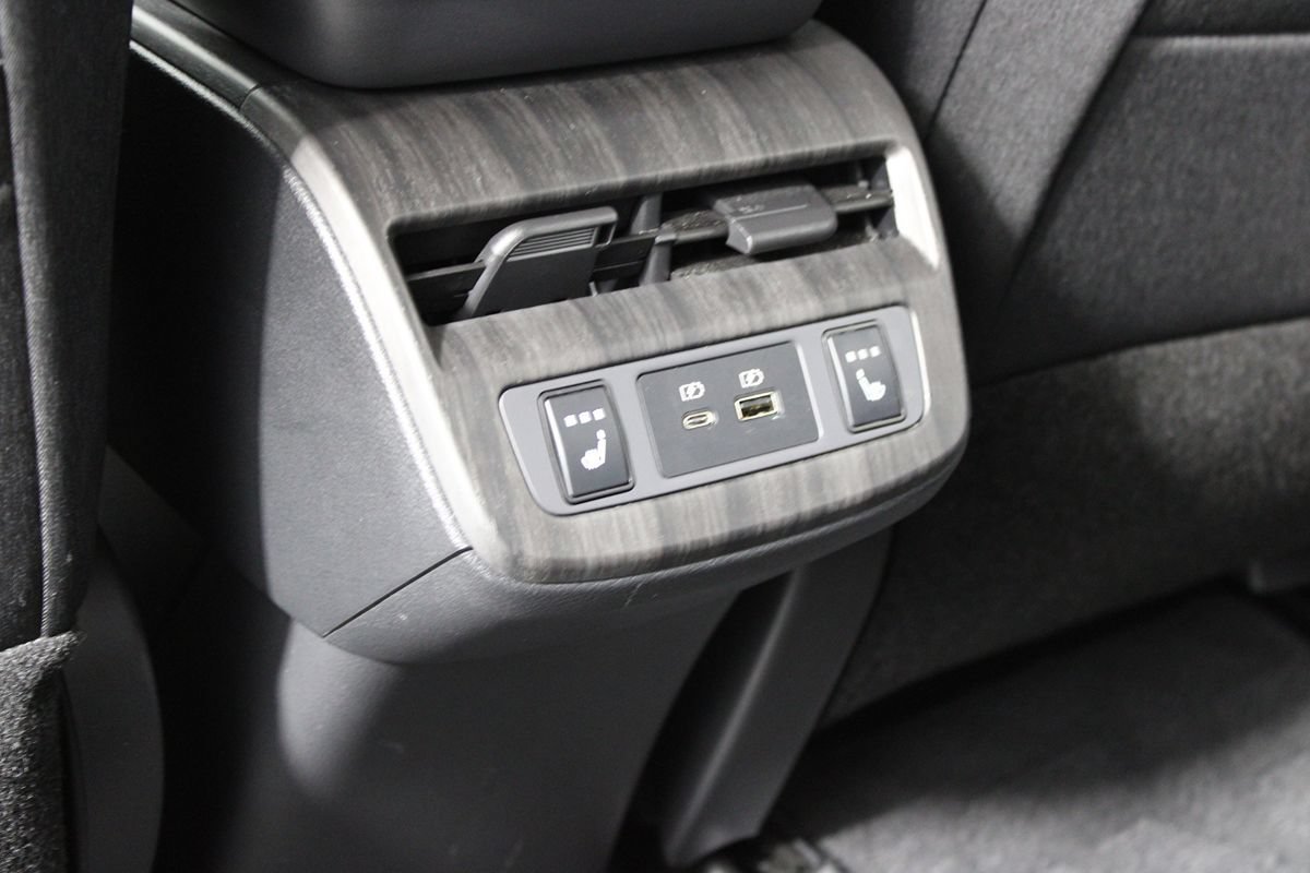 Used 2023 Nissan Ariya AWD image 27