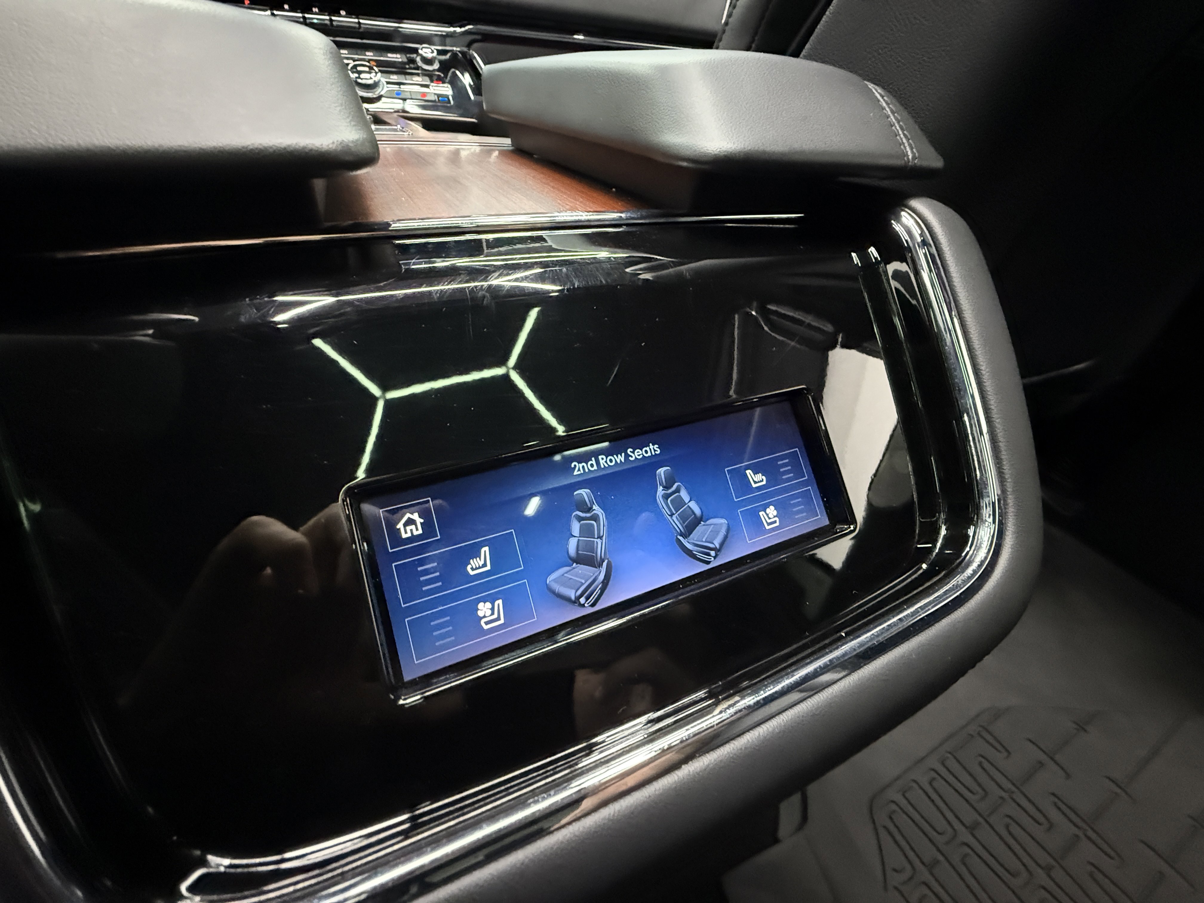 Used 2022 Lincoln Navigator Reserve w/ Equipment Group 201A image 28