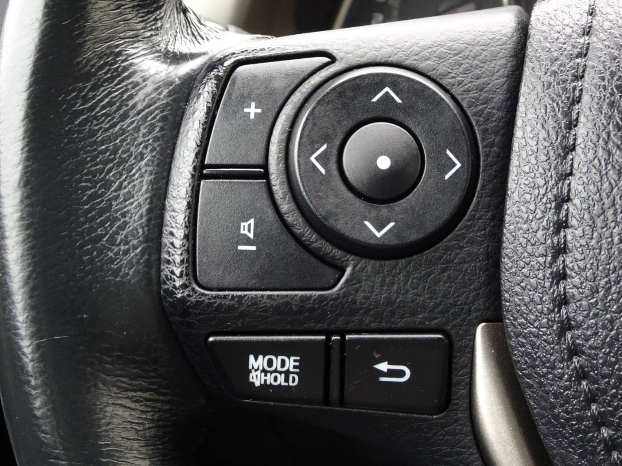 Used 2015 Toyota RAV4 Limited w/ Technology Package image 20