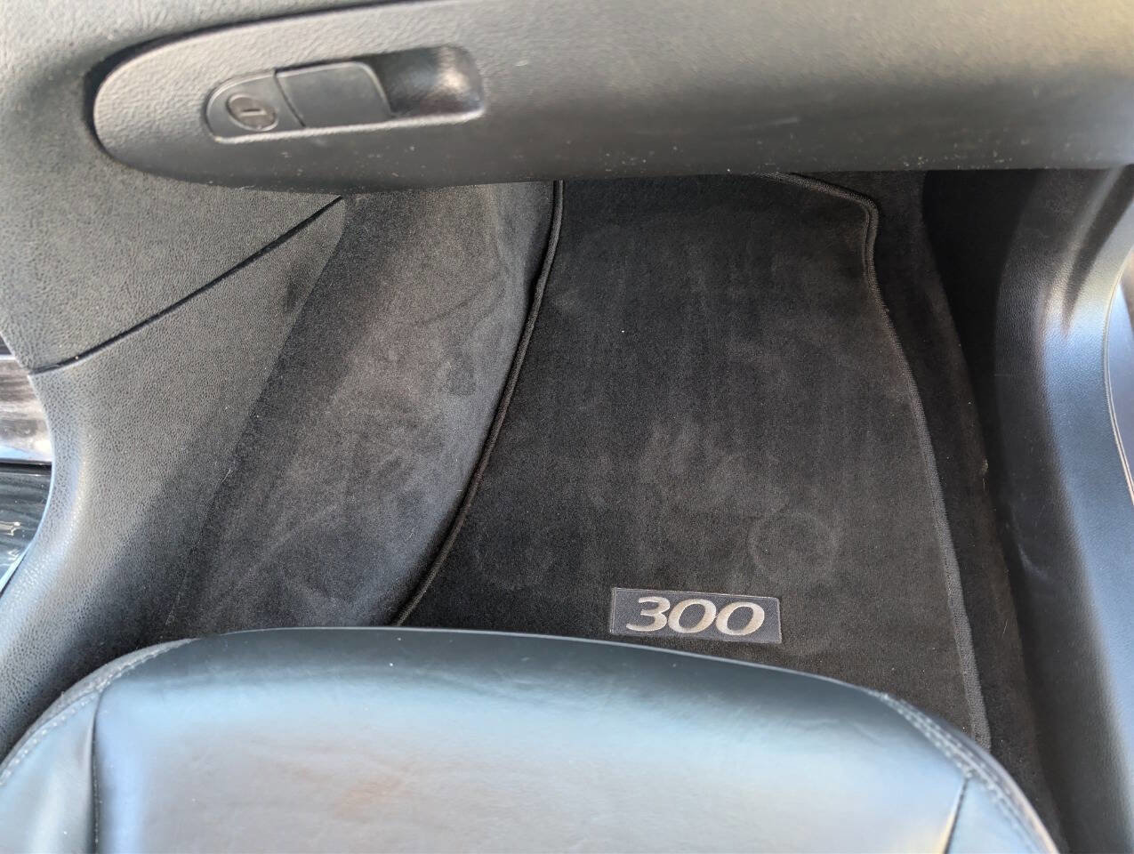 Used 2016 Chrysler 300 Limited w/ Driver Convenience Group image 24