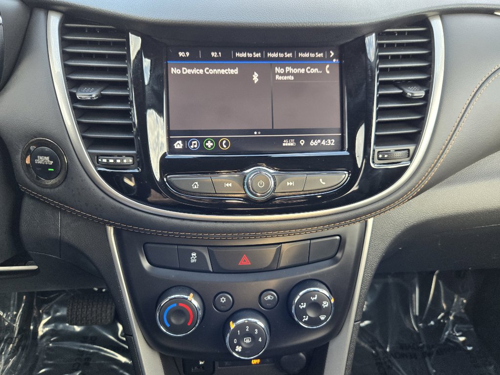 Used 2022 Chevrolet Trax LT w/ LT Convenience Package image 15