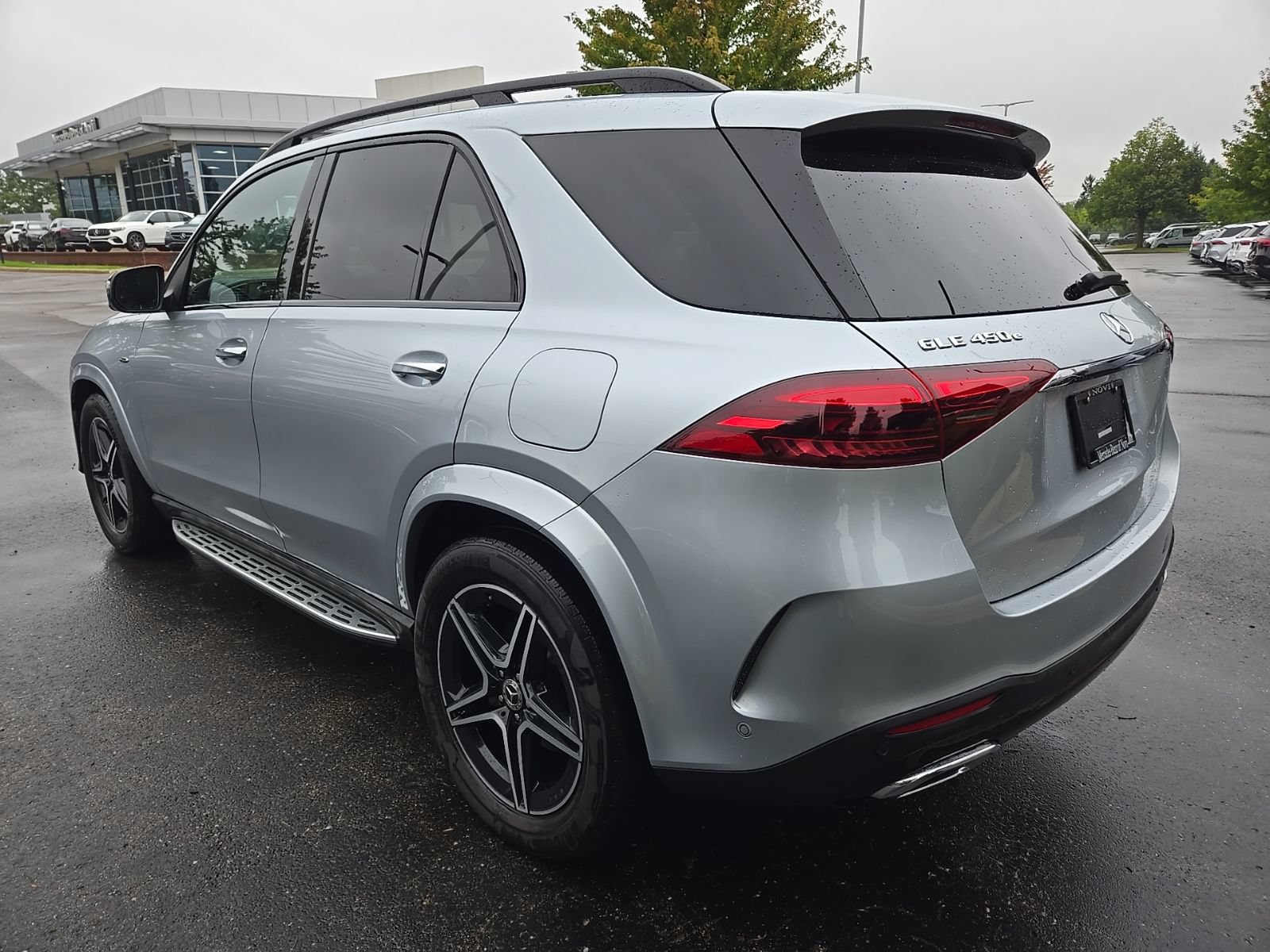 Used 2025 Mercedes-Benz GLE 450e 4MATIC image 3