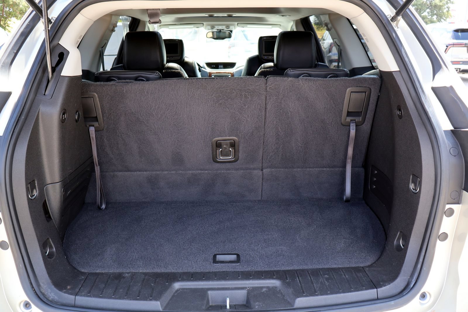 Used 2014 Chevrolet Traverse LTZ FWD image 11
