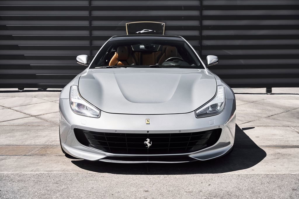 Used 2018 Ferrari GTC4Lusso image 15
