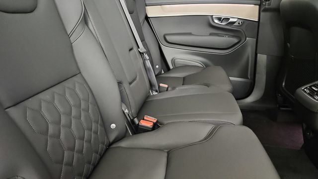 Certified 2025 Volvo XC90 B6 Core w/ Protection Package Premier AWD/4WD image 34