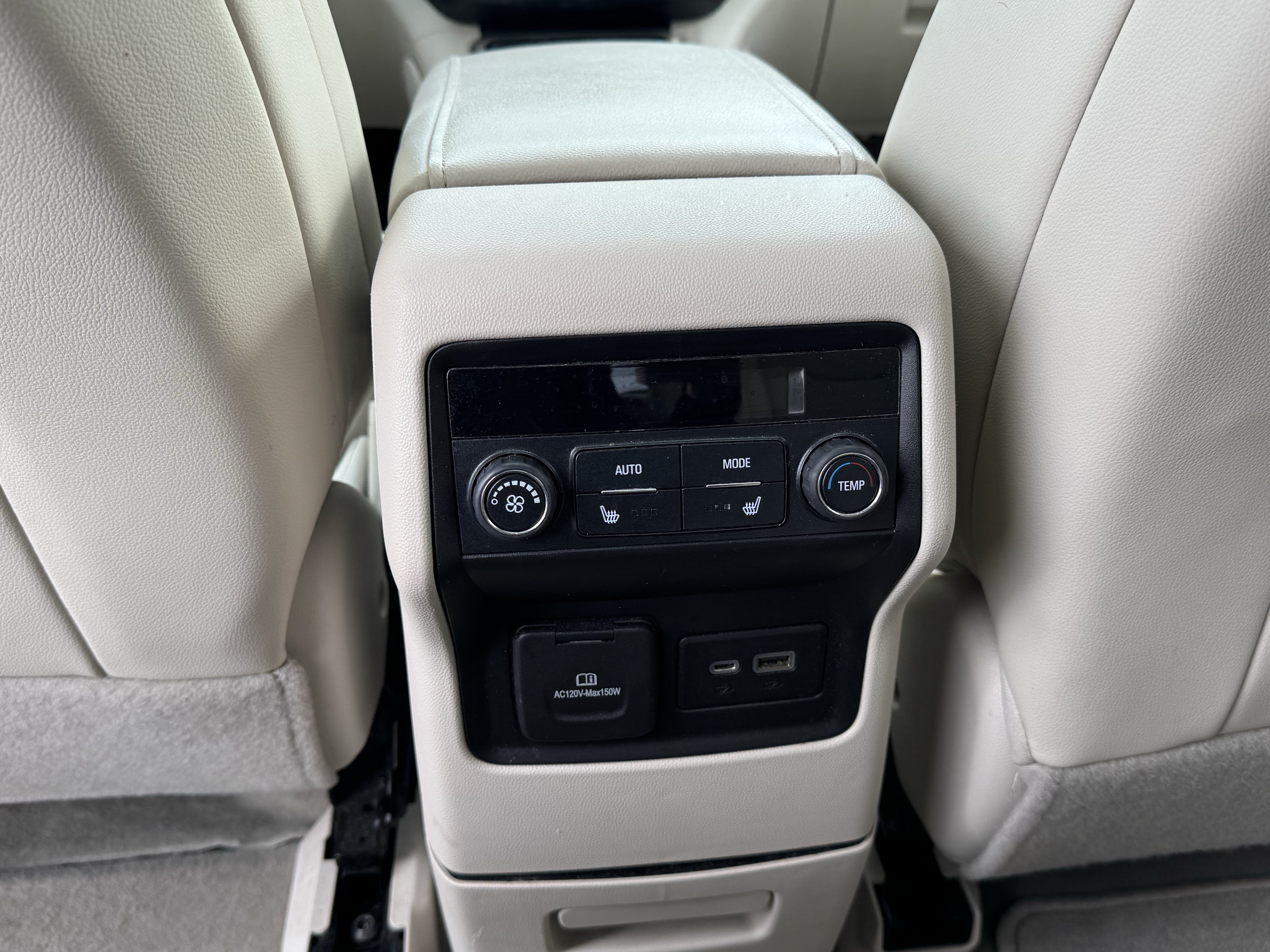 Used 2022 GMC Acadia Denali w/ Denali Ultimate Package FWD image 23