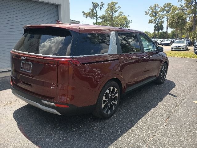Used 2022 Kia Carnival EX FWD image 5