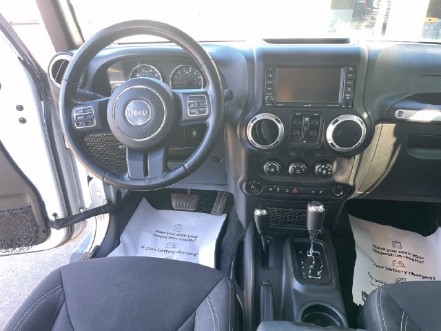 Used 2018 Jeep Wrangler Unlimited Sahara w/ Connectivity Group AWD/4WD image 15