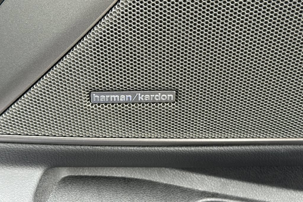 Used 2025 BMW M340i RWD image 19