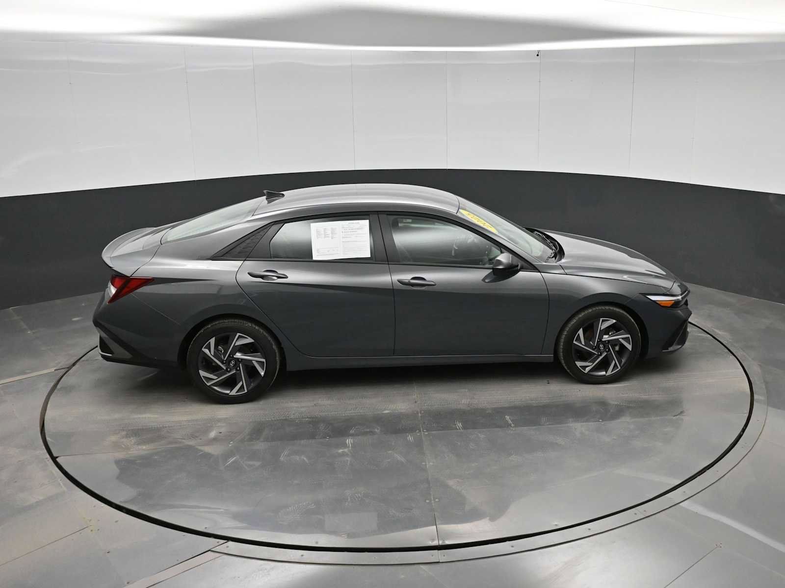 Certified 2025 Hyundai Elantra Sport image 31