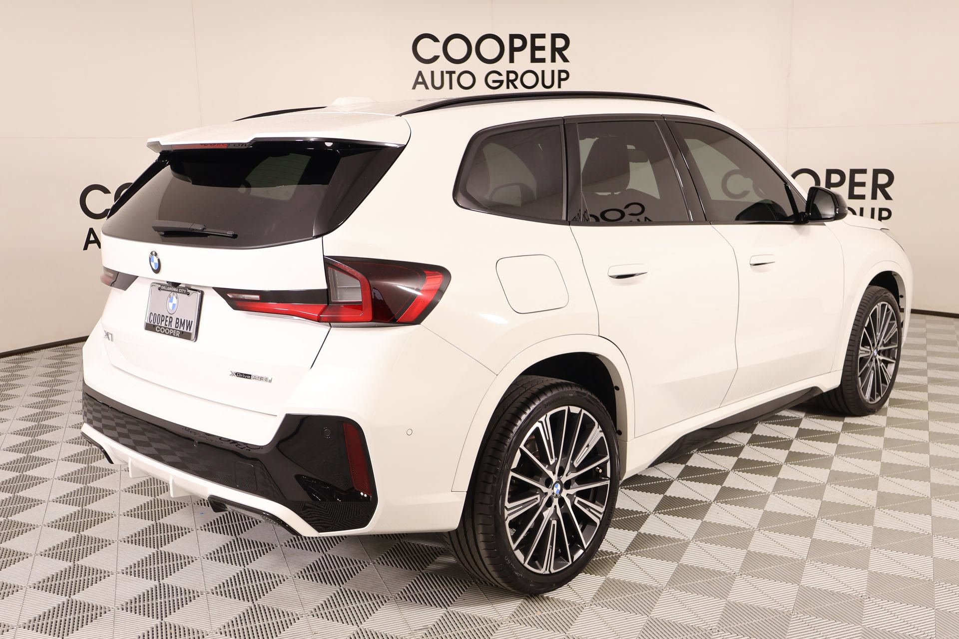 Used 2023 BMW X1 xDrive28i w/ M Sport Package AWD/4WD image 22