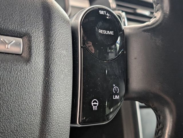 Used 2020 Land Rover Discovery Landmark image 23