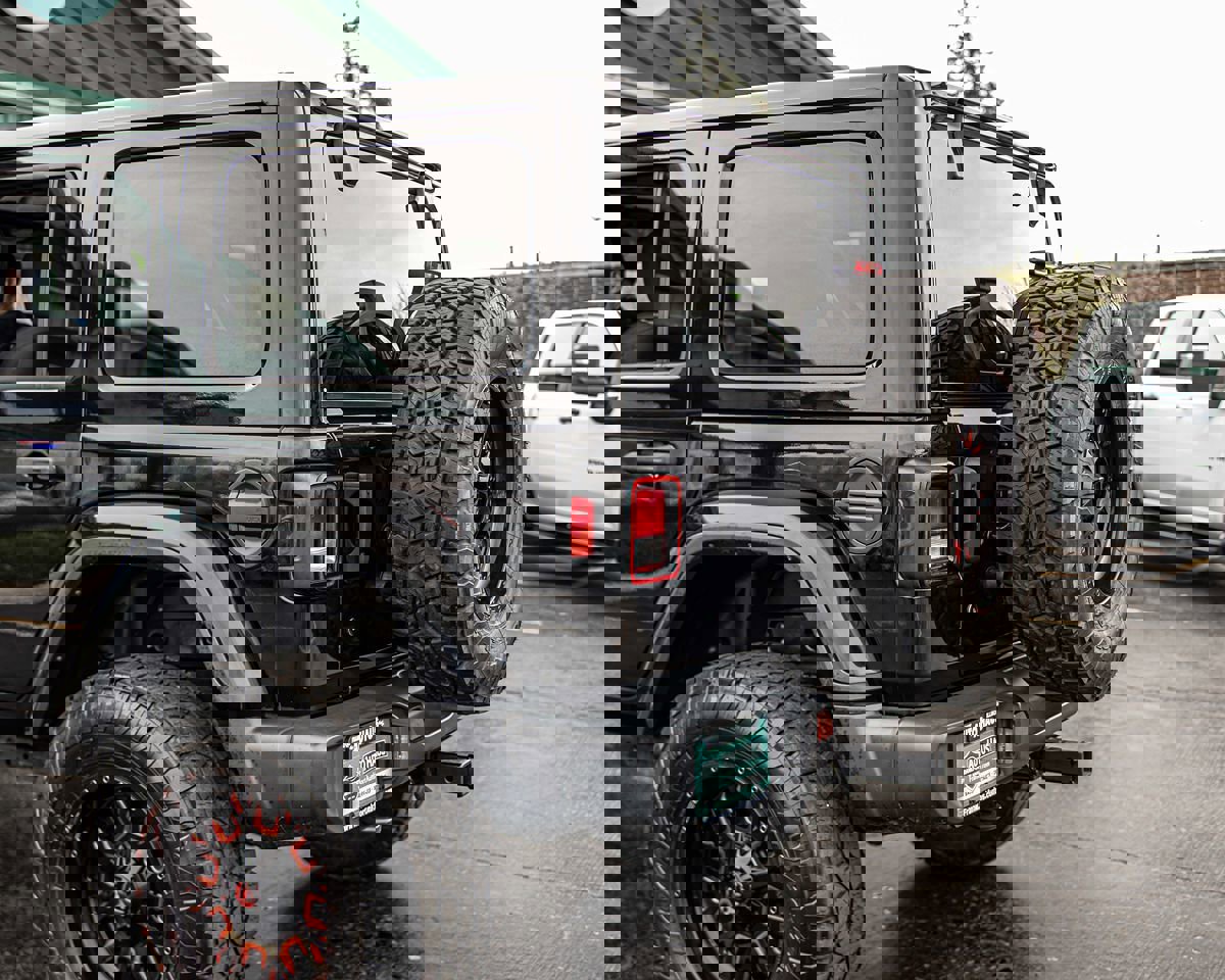 Used 2018 Jeep Wrangler Unlimited Sahara image 13