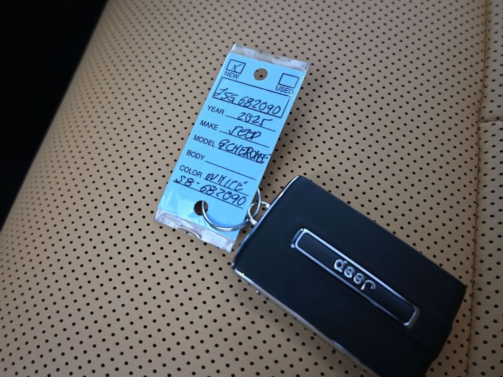 New 2025 Jeep Grand Cherokee Summit image 17