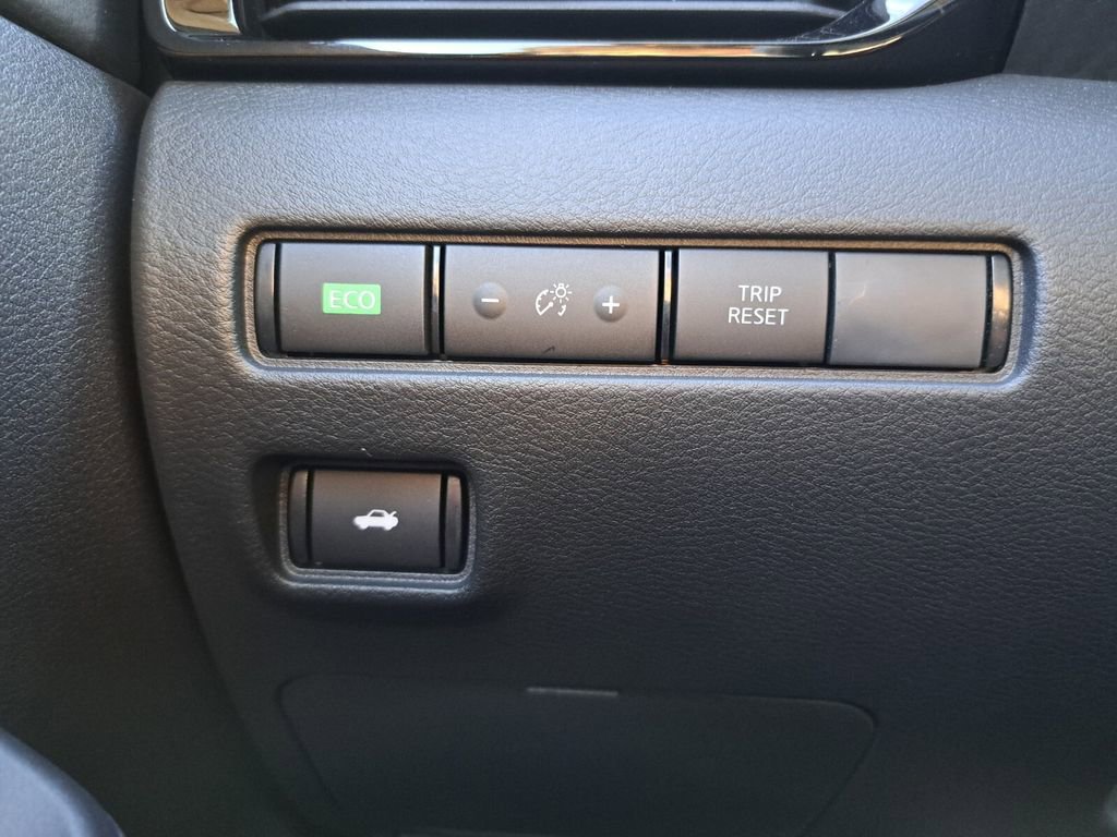 Used 2025 Nissan Sentra SV image 15