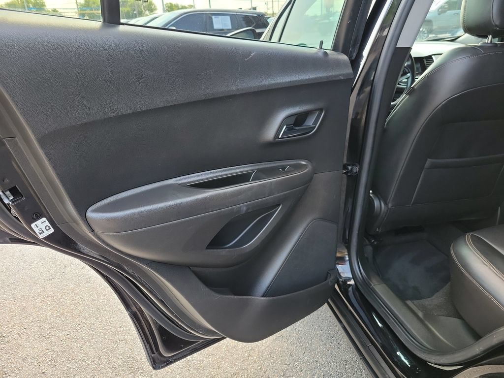 Used 2020 Chevrolet Trax Premier FWD image 17