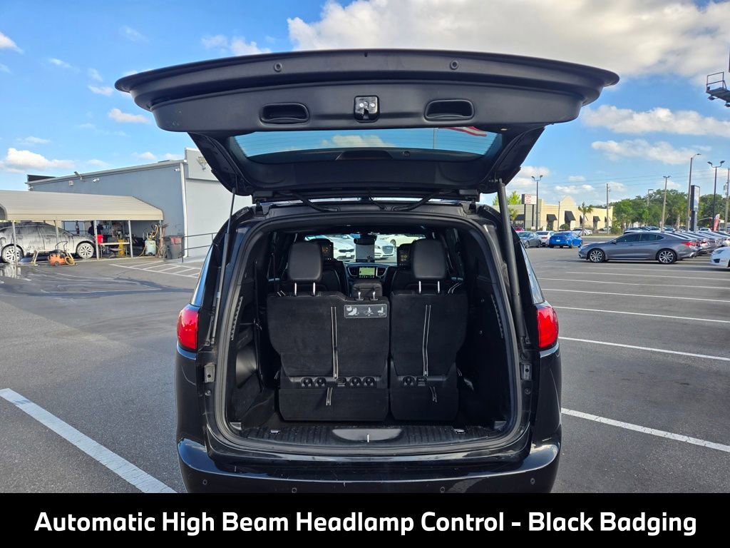 Used 2019 Chrysler Pacifica Touring-L Plus w/ Advanced Safetytec Group FWD image 18