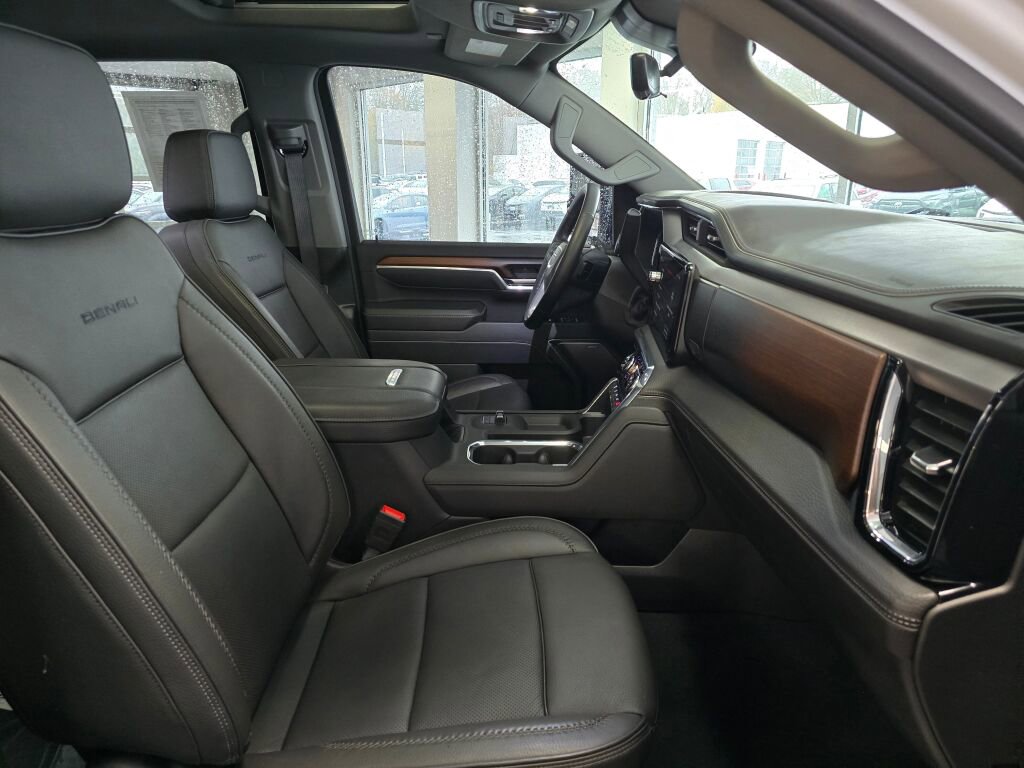 Used 2025 GMC Sierra 3500 Denali w/ Denali Reserve Package image 46