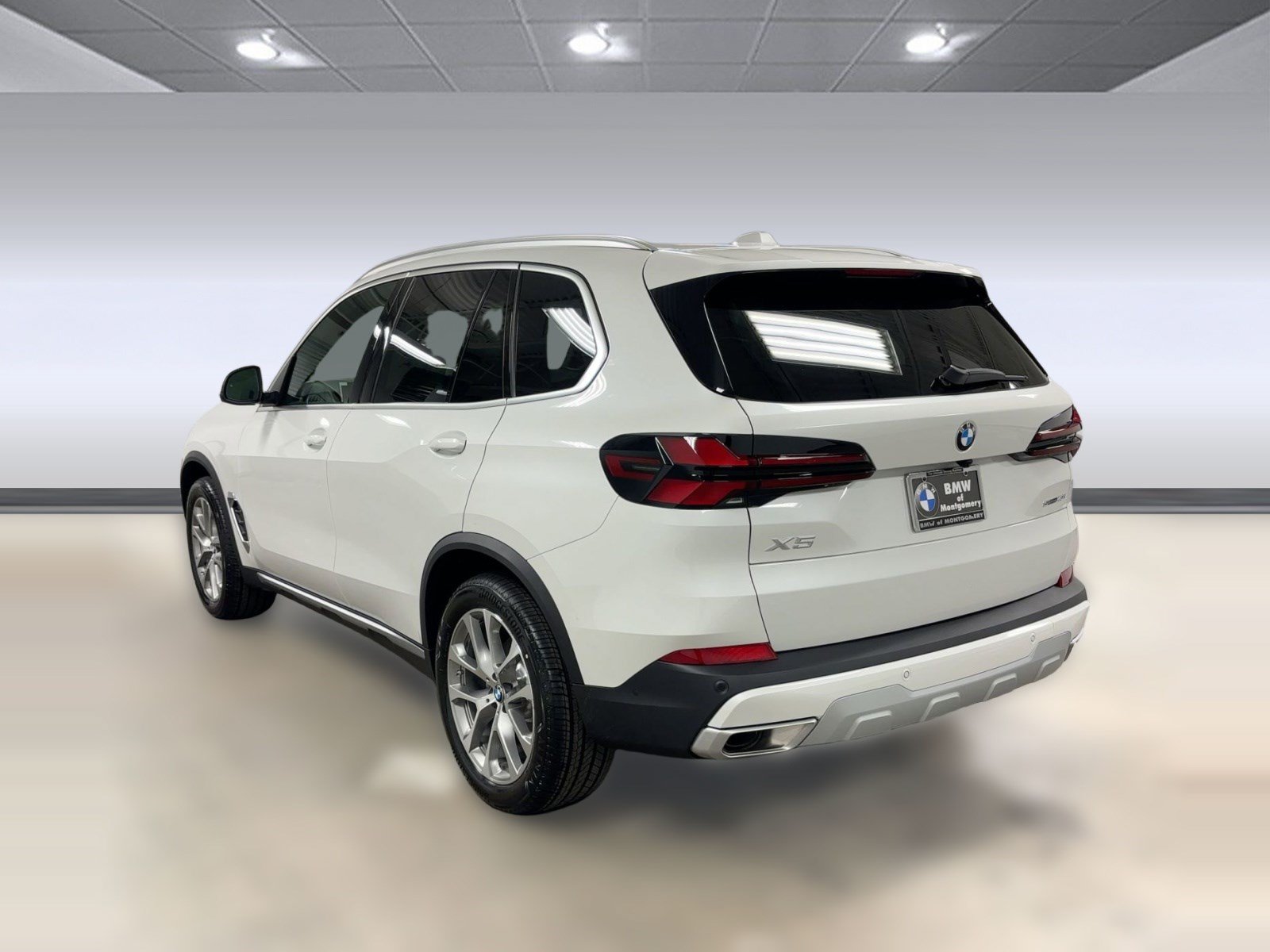New 2026 BMW X5 sDrive40i w/ Premium Package RWD image 3