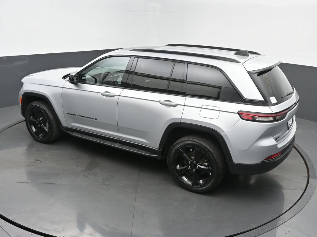 Used 2024 Jeep Grand Cherokee Altitude AWD/4WD image 50
