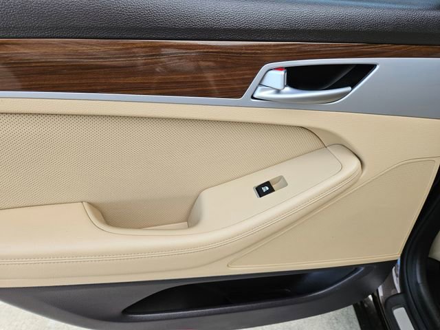 Used 2015 Hyundai Genesis 3.8 image 19