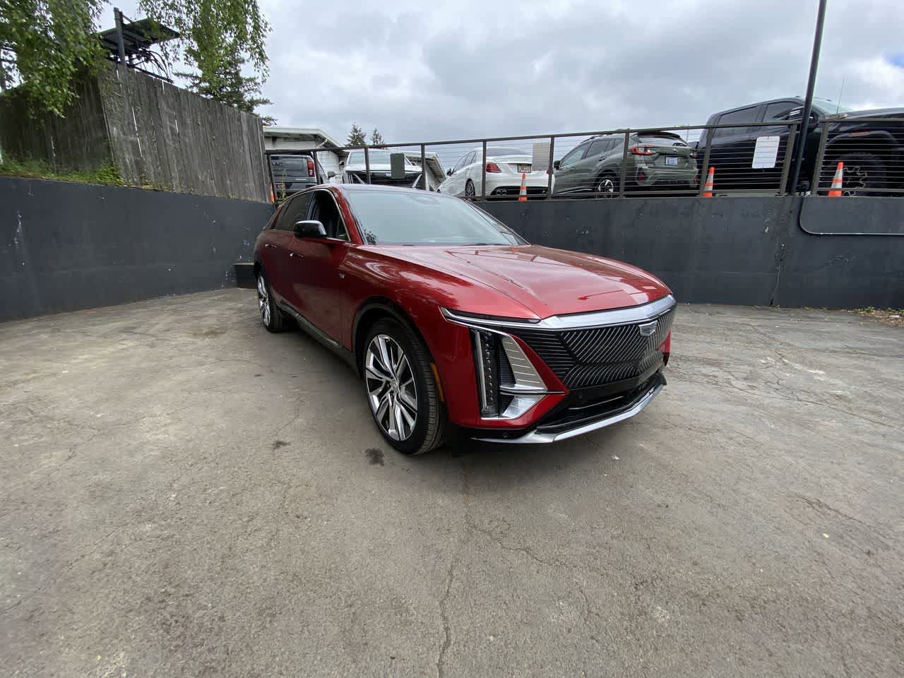 Used 2024 Cadillac Lyriq Luxury w/ LPO, Floor Liner Package AWD/4WD image 8