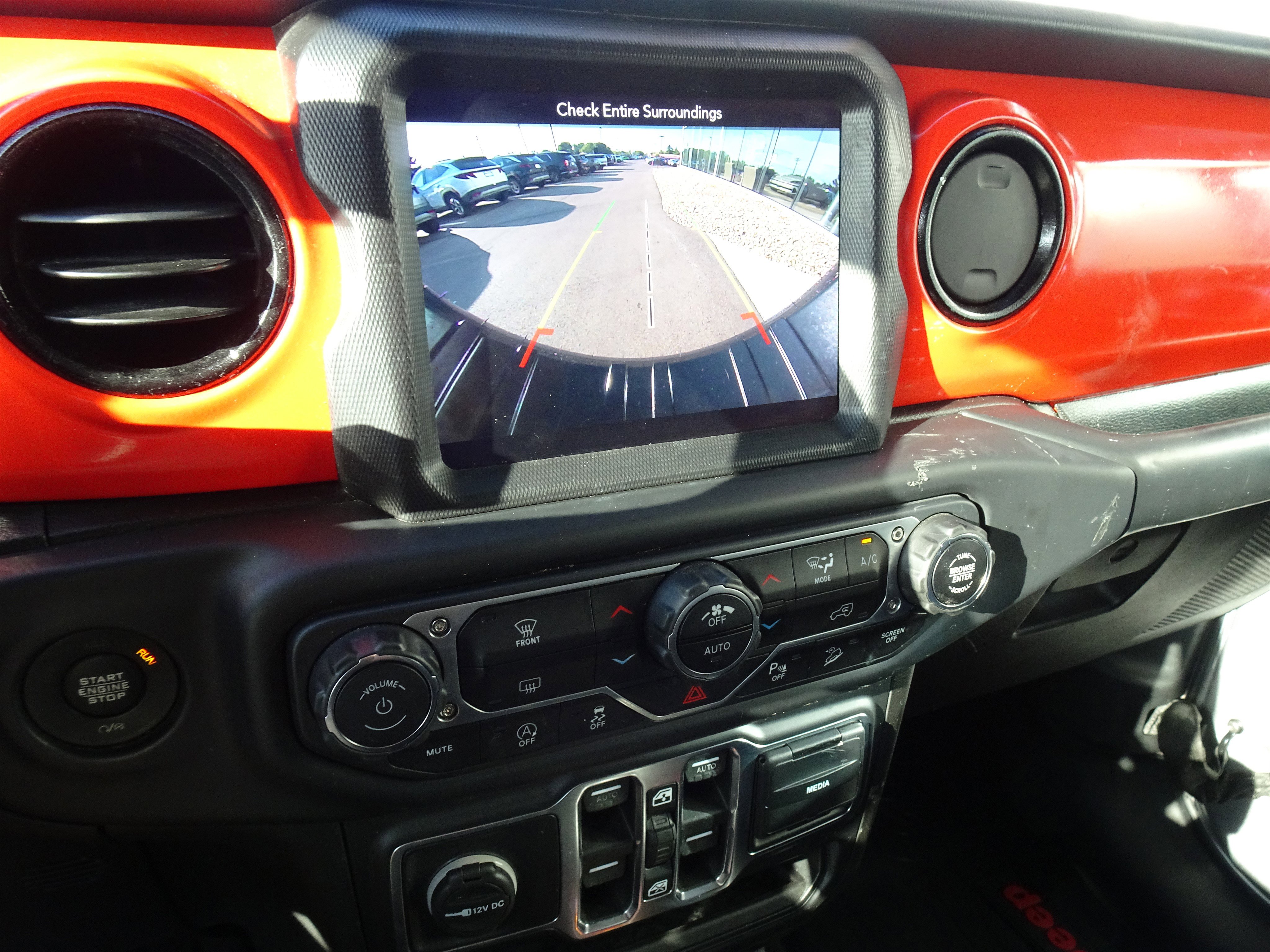 Used 2018 Jeep Wrangler Unlimited Sahara image 19