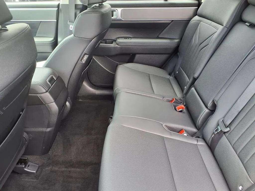 New 2026 Hyundai Santa Fe SEL FWD image 7
