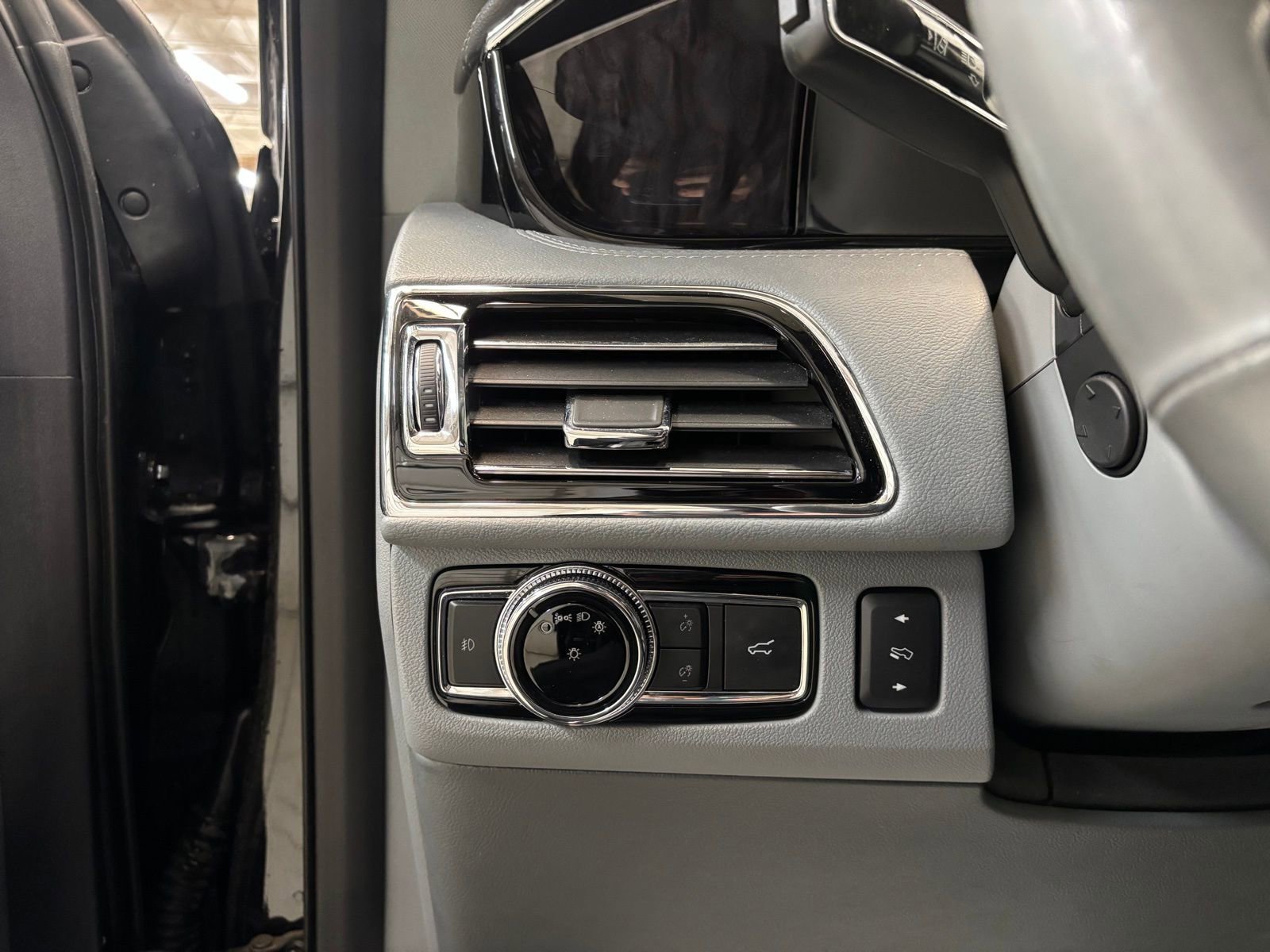 Used 2019 Lincoln Navigator L Reserve image 14