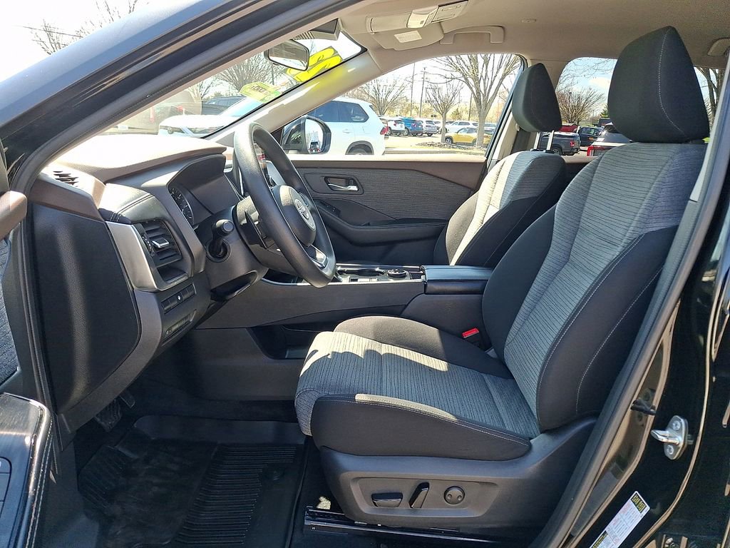 Used 2023 Nissan Rogue SV image 15