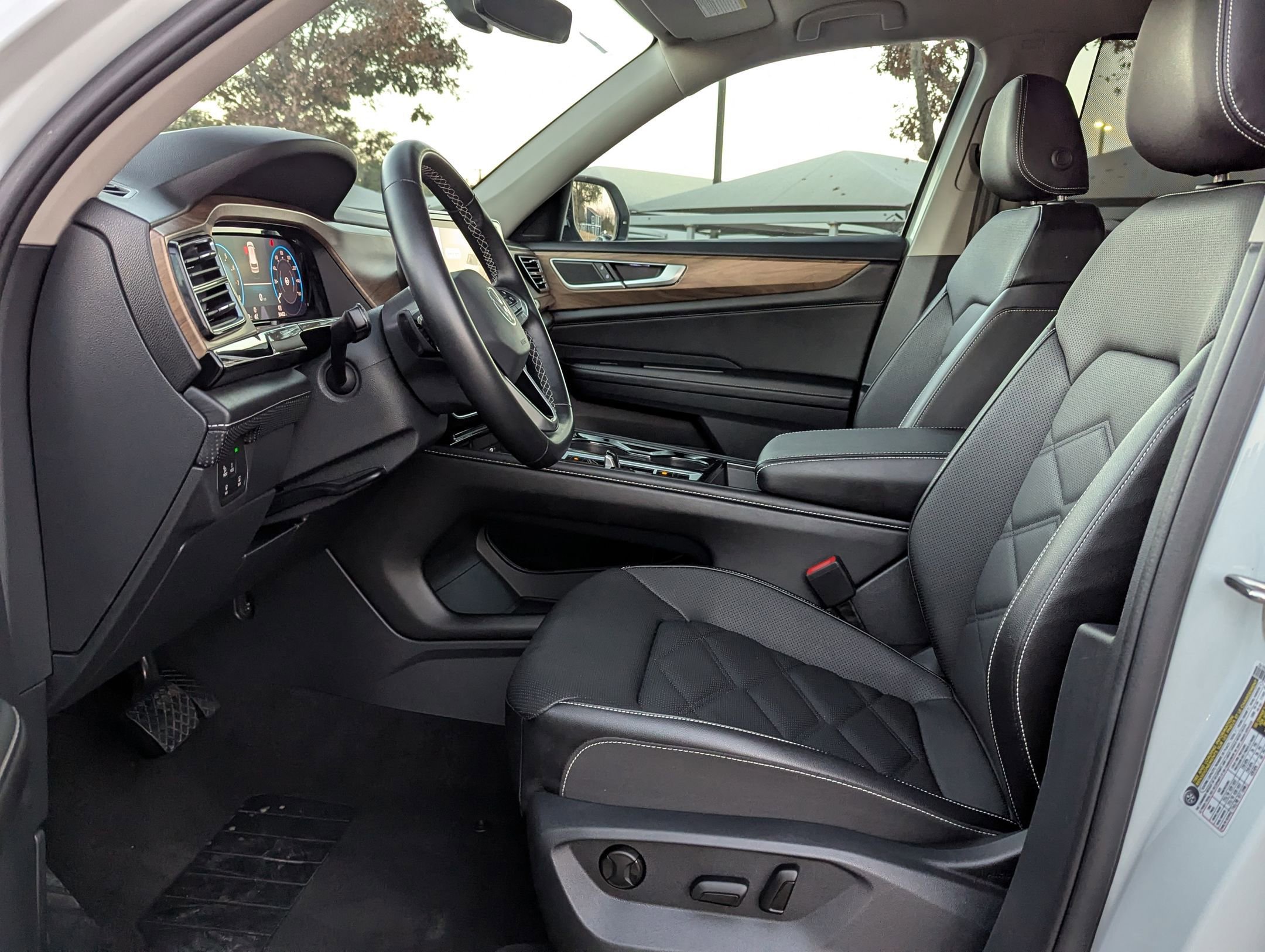 Used 2025 Volkswagen Atlas SE image 10