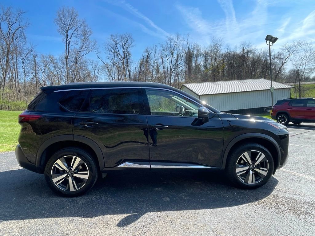 Used 2023 Nissan Rogue SL AWD/4WD image 2