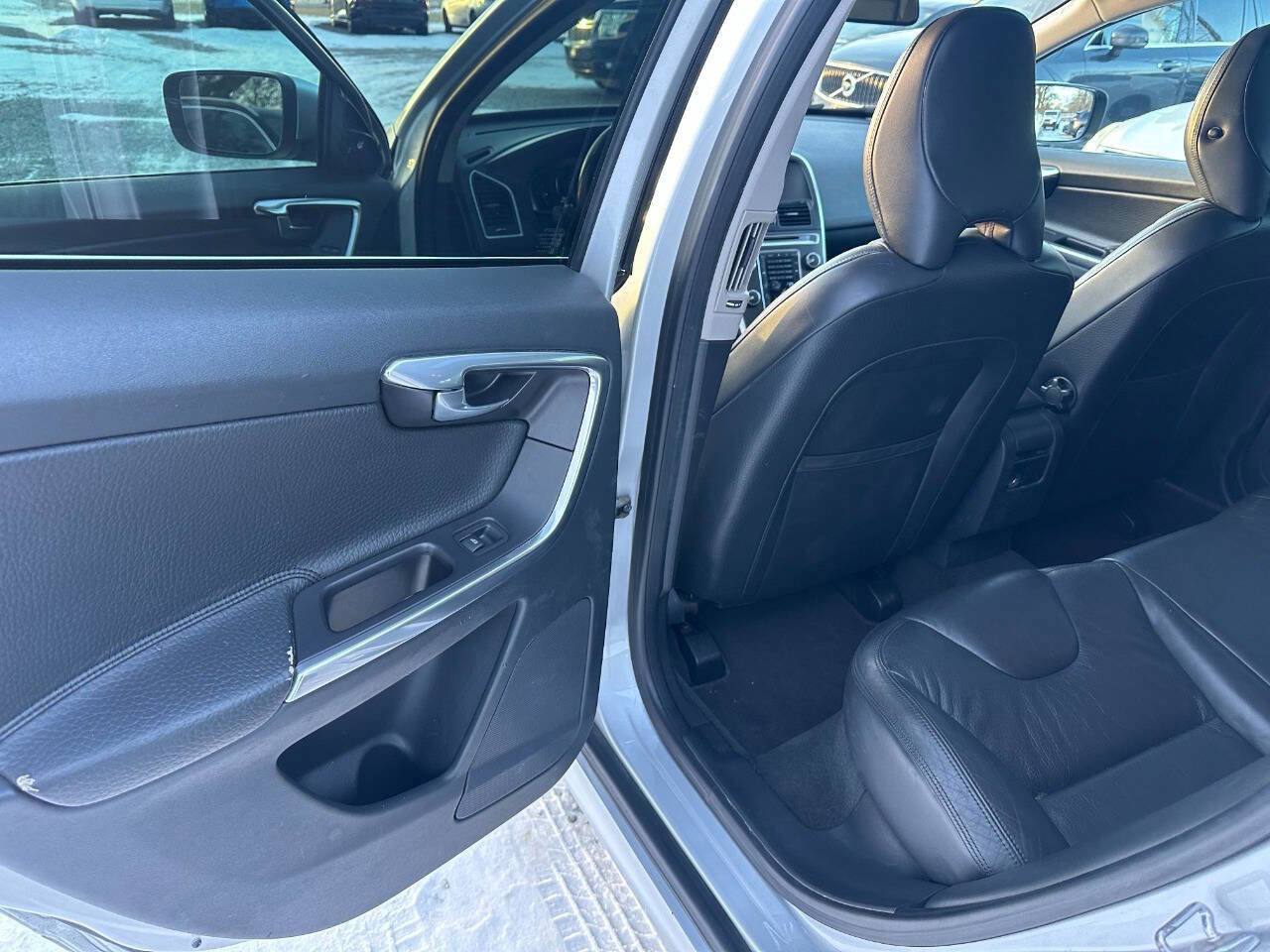 Used 2014 Volvo XC60 T6 AWD/4WD image 11