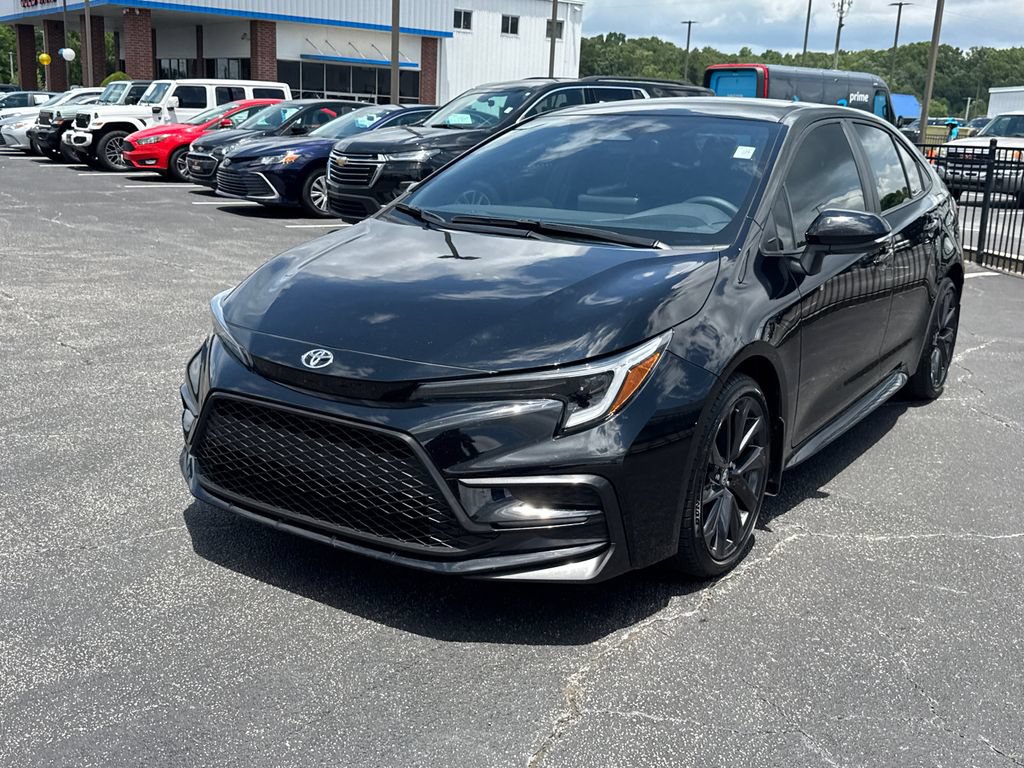 Used 2025 Toyota Corolla SE FWD image 2