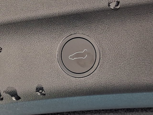 Used 2026 Tesla Model Y 2WD image 34