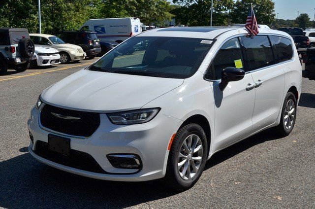 New 2026 Chrysler Pacifica Select image 4