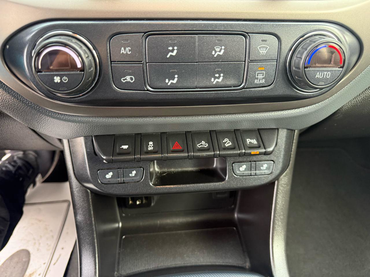 Used 2019 Chevrolet Colorado Z71 AWD/4WD image 22