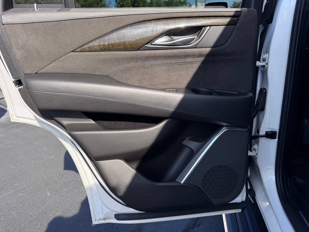 Used 2017 Cadillac Escalade Platinum AWD/4WD image 34