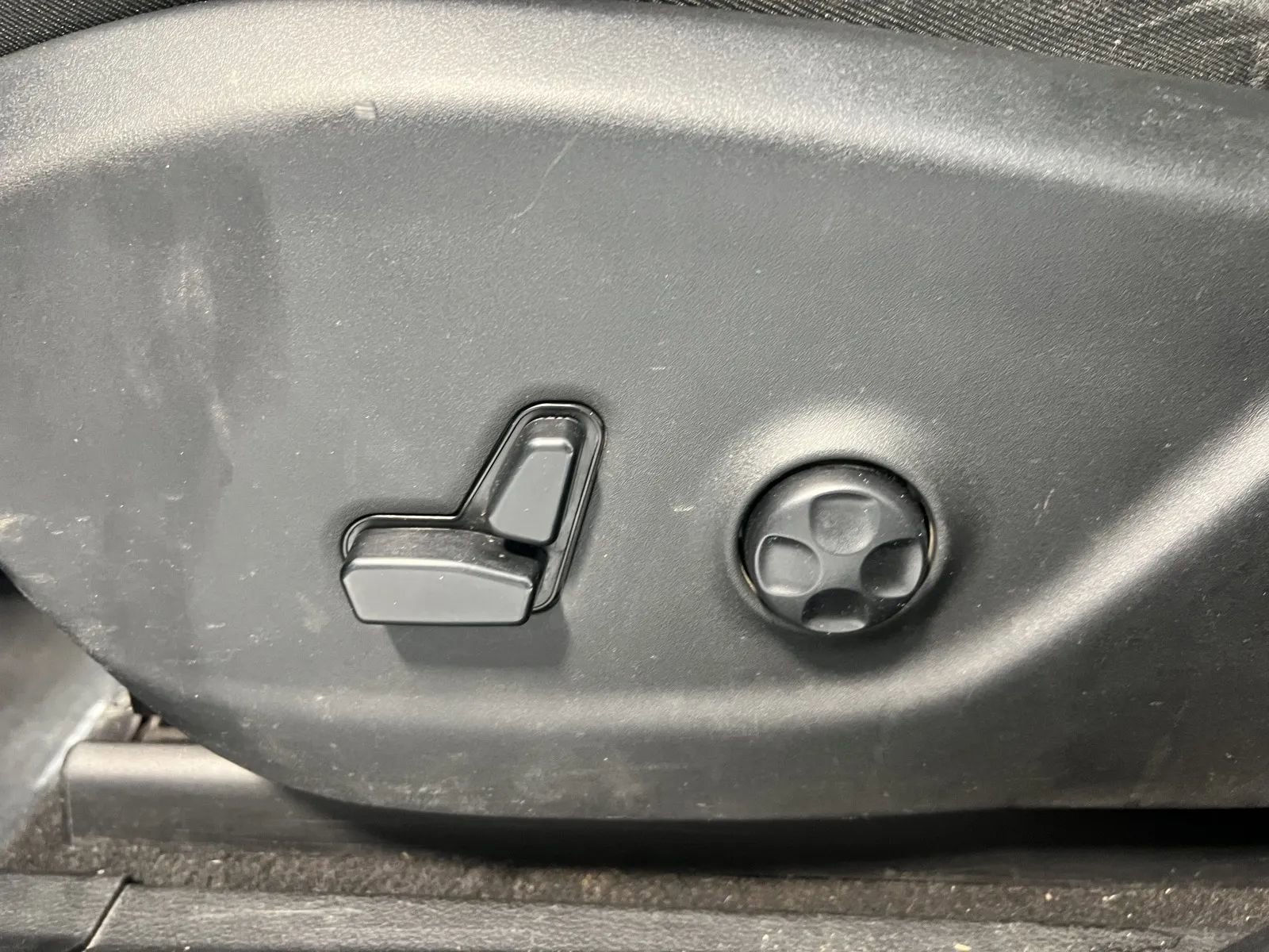 Used 2020 Jeep Cherokee Limited image 13