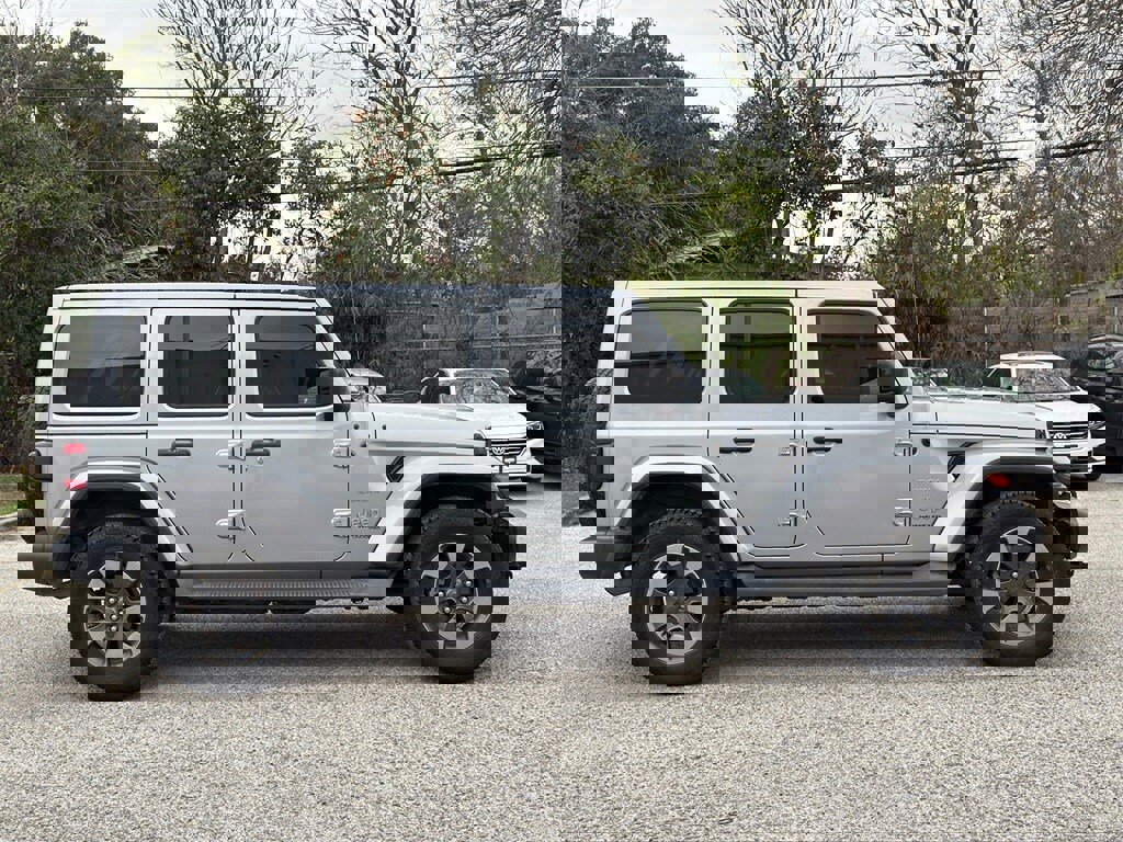 Used 2018 Jeep Wrangler Unlimited Sahara image 10