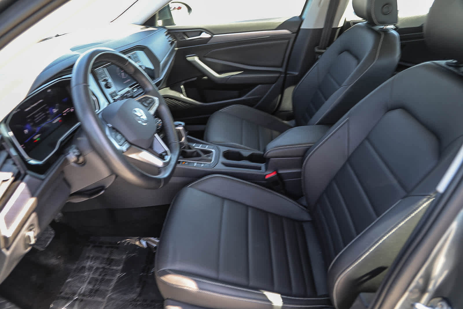 Used 2024 Volkswagen Jetta SE FWD image 17
