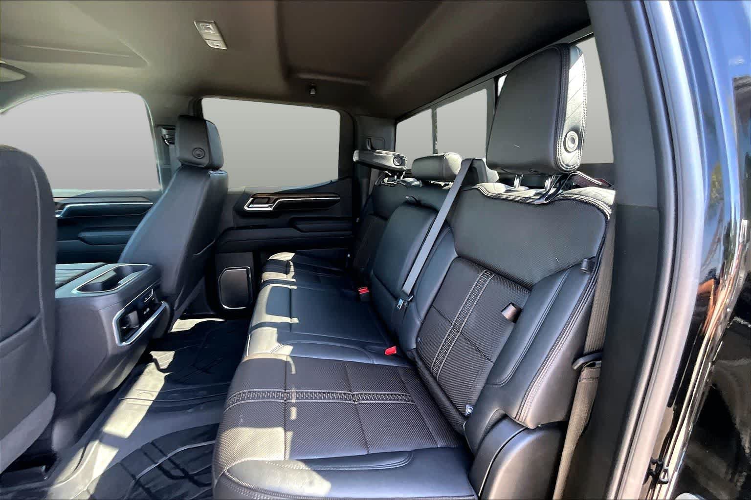 Used 2024 Chevrolet Silverado 1500 High Country w/ High Country Premium Package AWD/4WD image 21