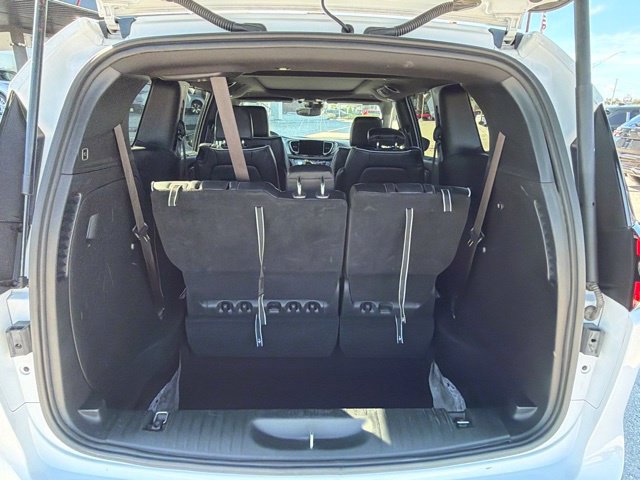 Used 2025 Chrysler Pacifica Limited FWD image 13