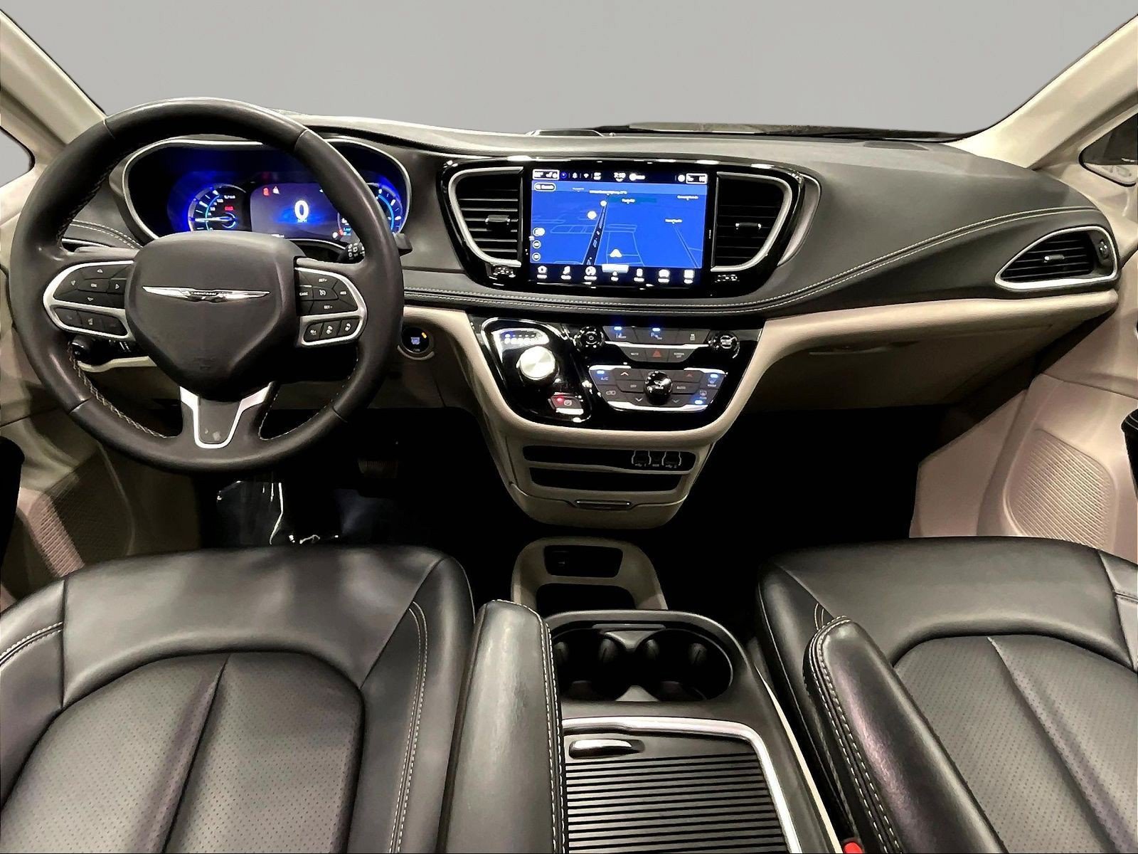 Used 2024 Chrysler Pacifica Limited FWD image 7