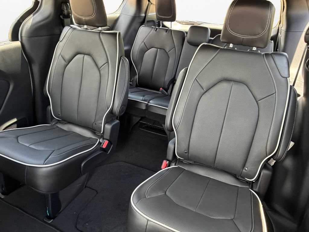 New 2027 Chrysler Pacifica Limited FWD image 22