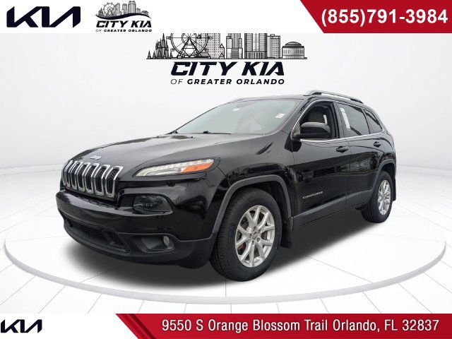 Used 2018 Jeep Cherokee Latitude FWD image 2